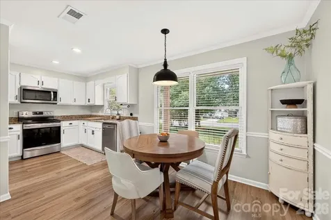 8610 Brookstead Drive Charlotte NC 28215