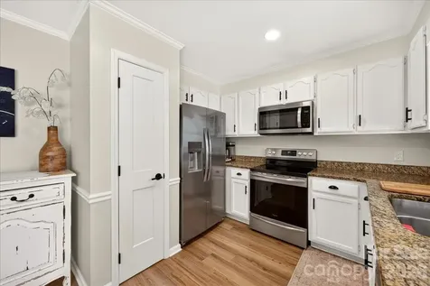 8610 Brookstead Drive Charlotte NC 28215