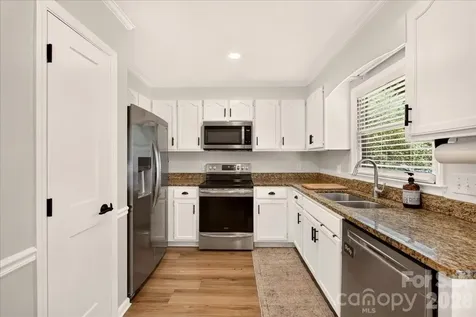 8610 Brookstead Drive Charlotte NC 28215