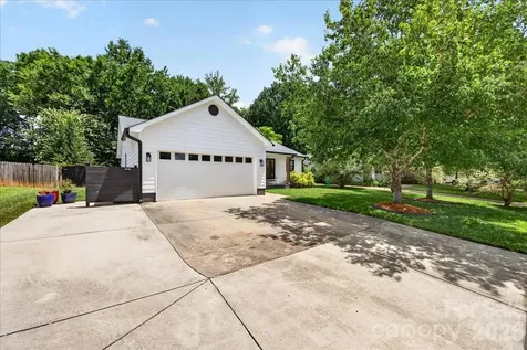 8610 Brookstead Drive Charlotte NC 28215