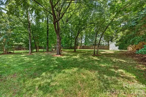 8610 Brookstead Drive Charlotte NC 28215