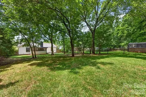 8610 Brookstead Drive Charlotte NC 28215