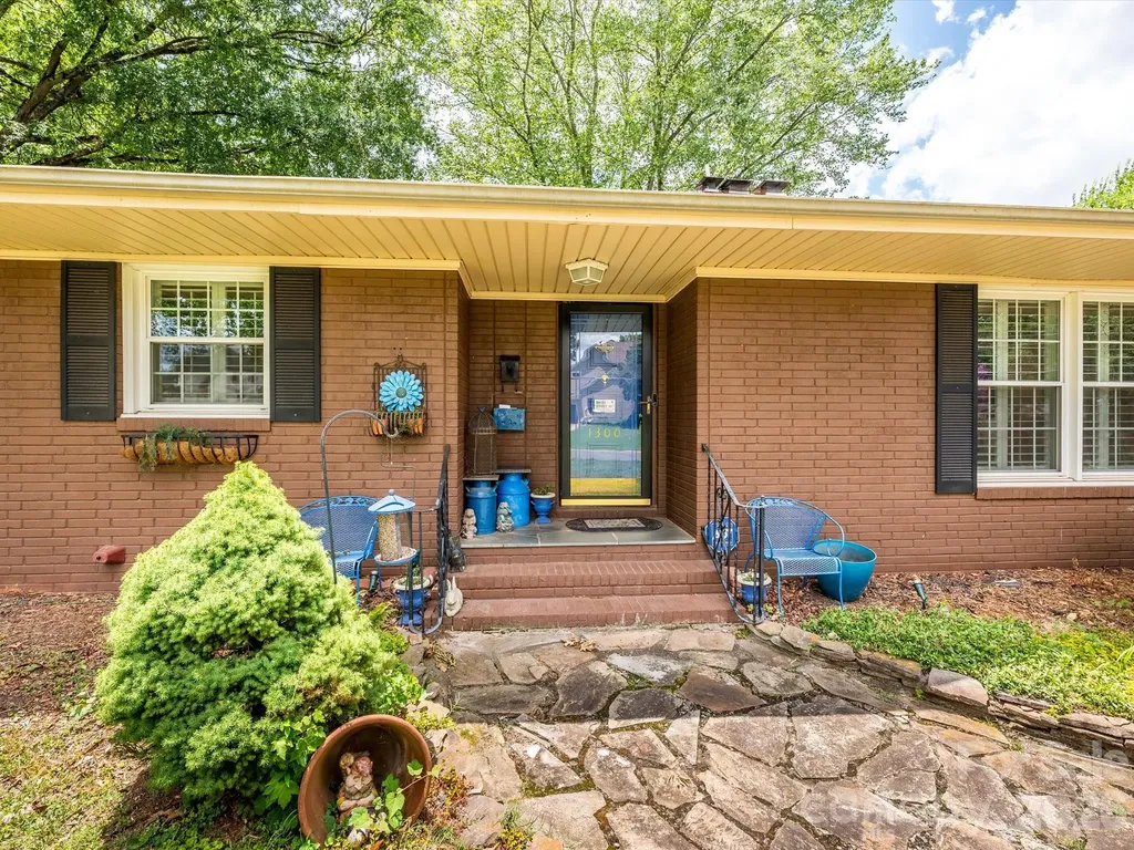 1300 Bevis Drive Charlotte NC 28209