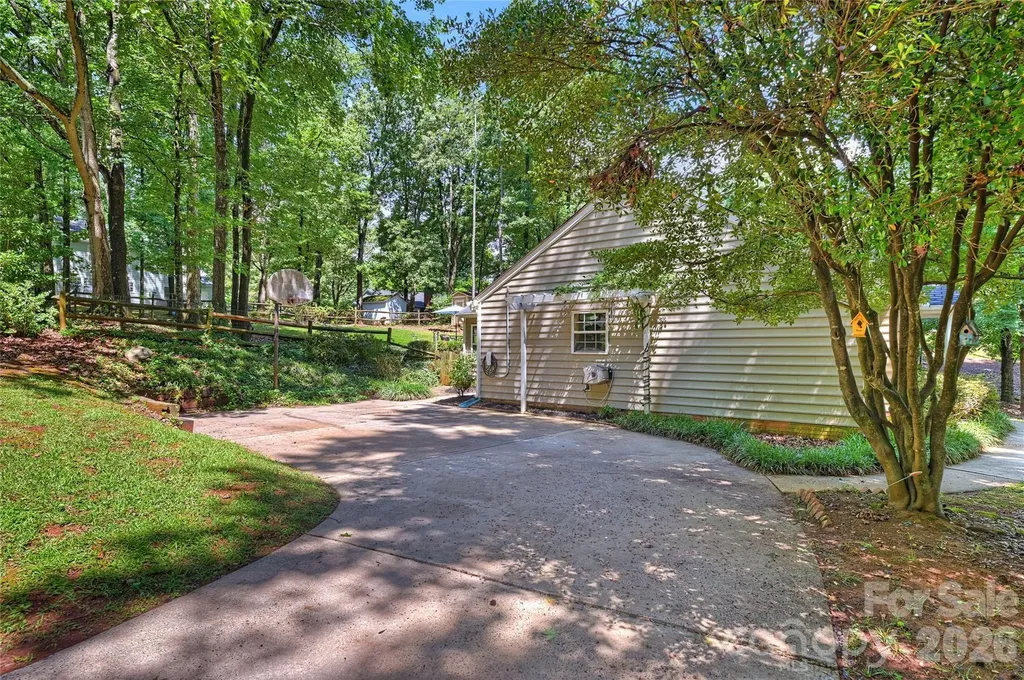 605 Silversmith Lane Charlotte NC 28270