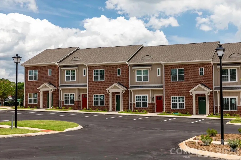 20 Peachtree Avenue NW Concord NC 28025