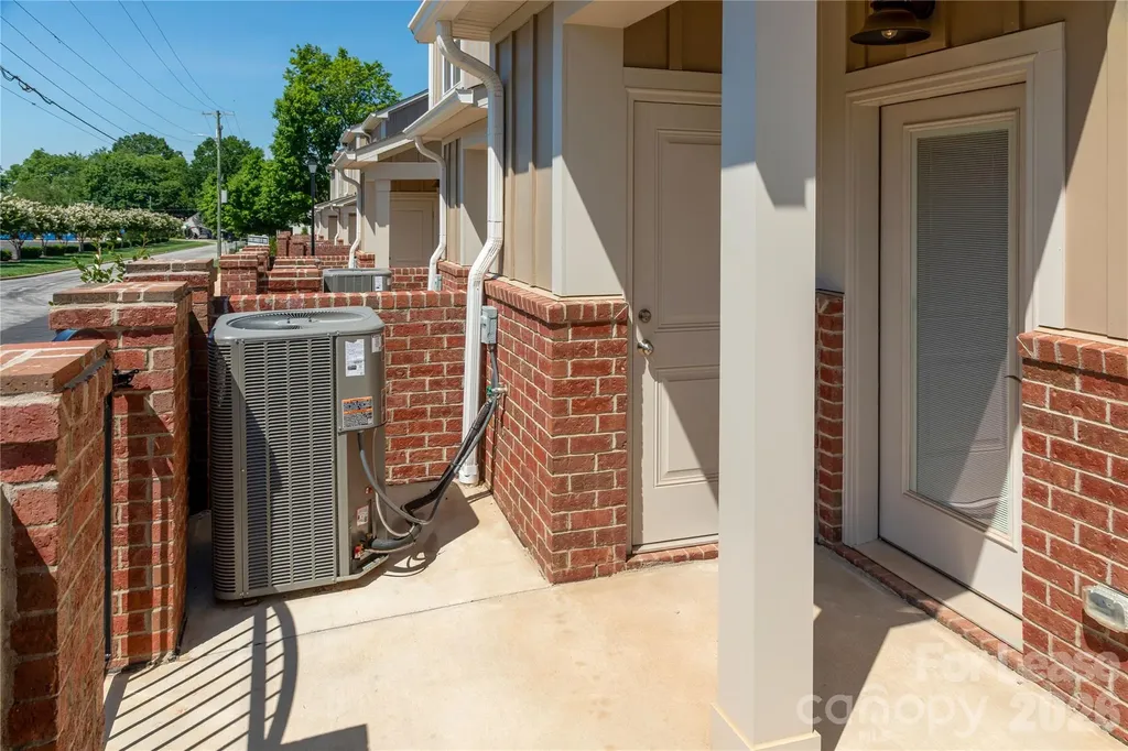 20 Peachtree Avenue NW Concord NC 28025