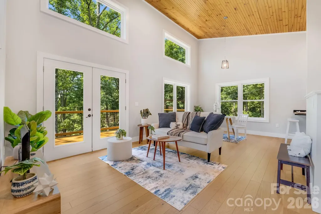 19 Sassafras Valley Road Swannanoa NC 28778