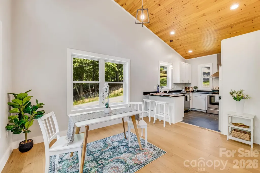 19 Sassafras Valley Road Swannanoa NC 28778