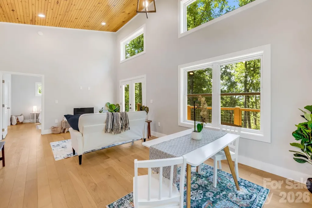 19 Sassafras Valley Road Swannanoa NC 28778