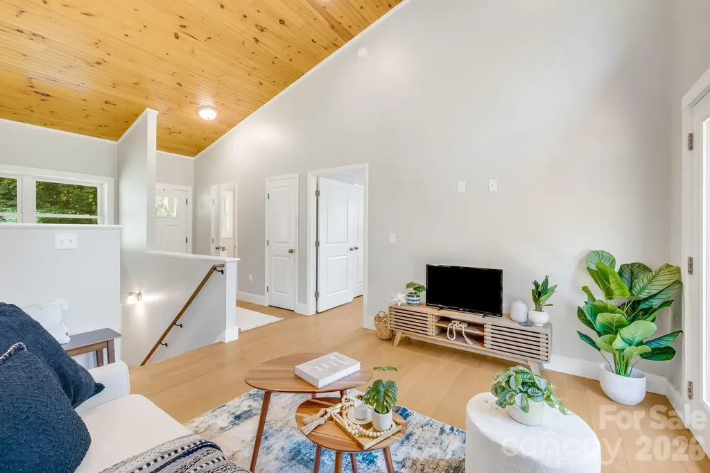 19 Sassafras Valley Road Swannanoa NC 28778