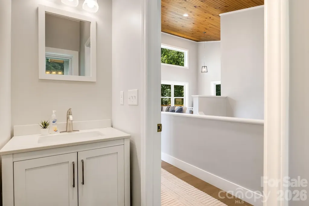 19 Sassafras Valley Road Swannanoa NC 28778