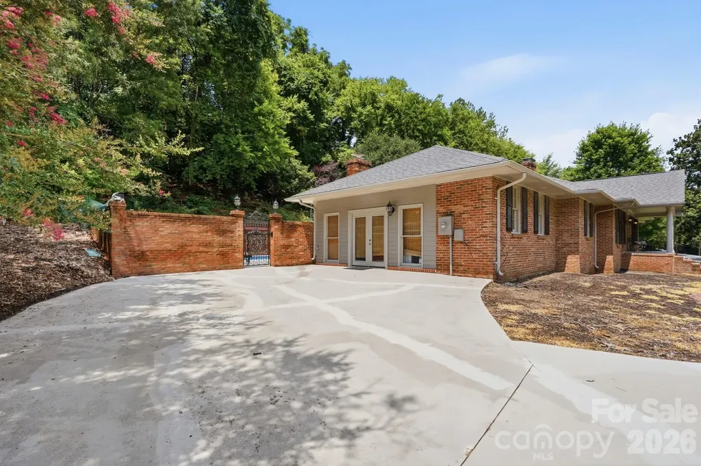 185 Hillcrest Avenue SE Concord NC 28025
