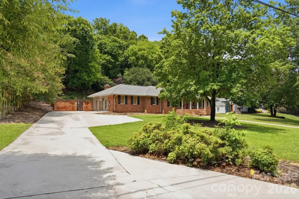 185 Hillcrest Avenue SE Concord NC 28025