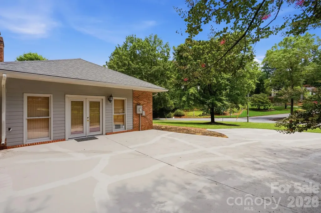 185 Hillcrest Avenue SE Concord NC 28025