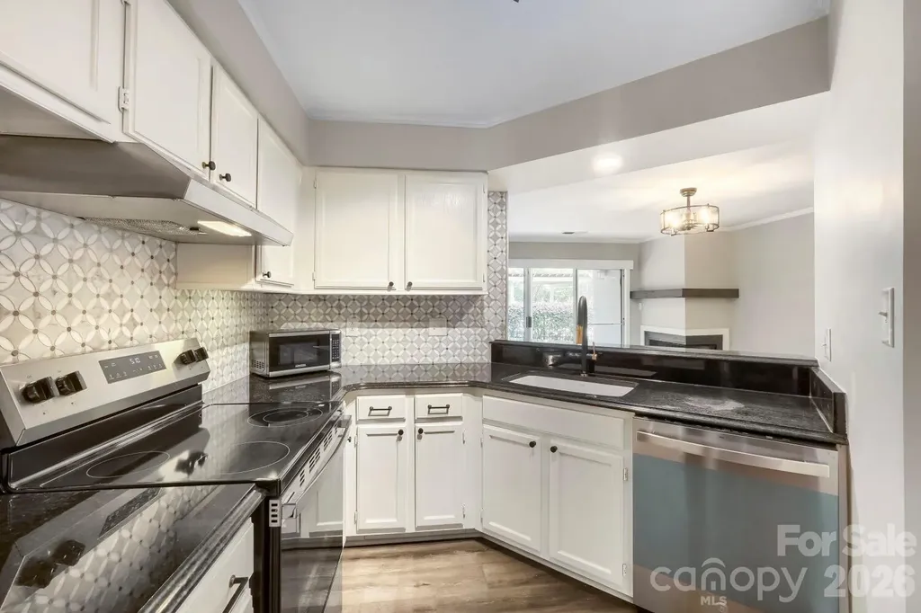 2520 Stradbrook Drive Charlotte NC 28210