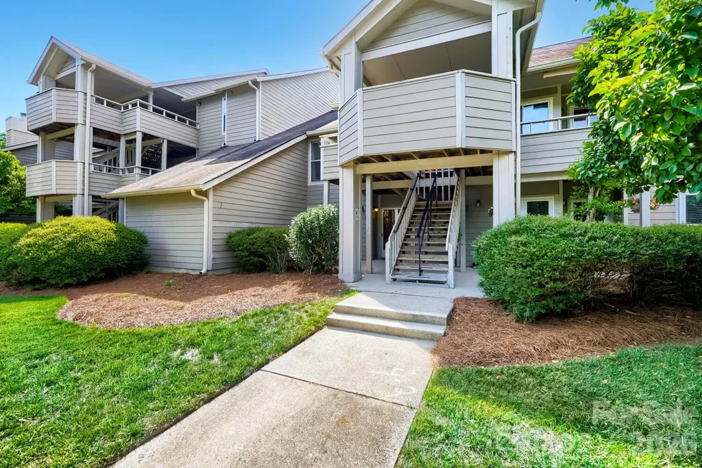 2520 Stradbrook Drive Charlotte NC 28210