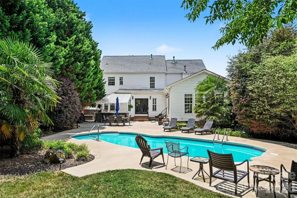 2442 Smith Cove Road Denver NC 28037