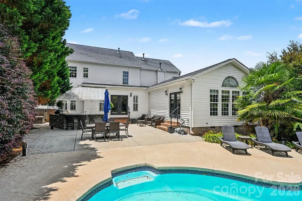 2442 Smith Cove Road Denver NC 28037