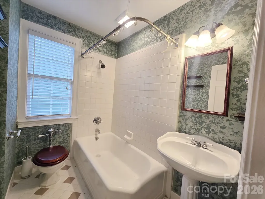 106 Colville Road Charlotte NC 28207