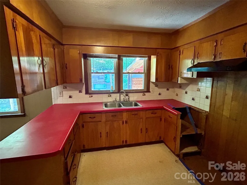 169 Double Island Road Burnsville NC 28714