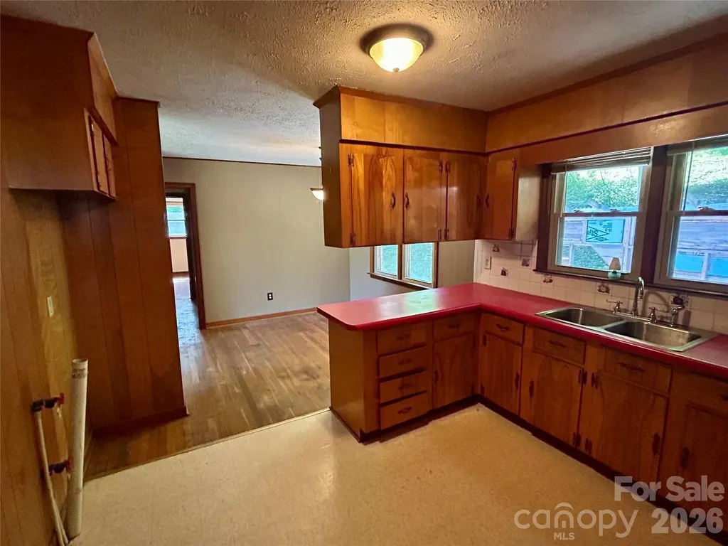 169 Double Island Road Burnsville NC 28714