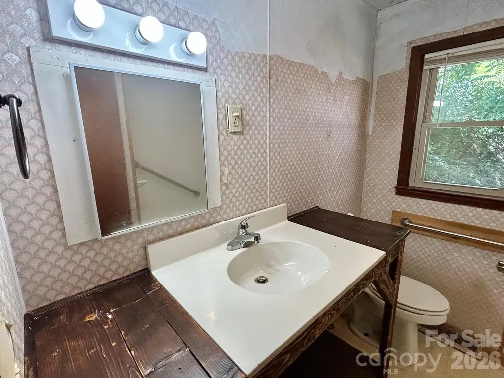 169 Double Island Road Burnsville NC 28714