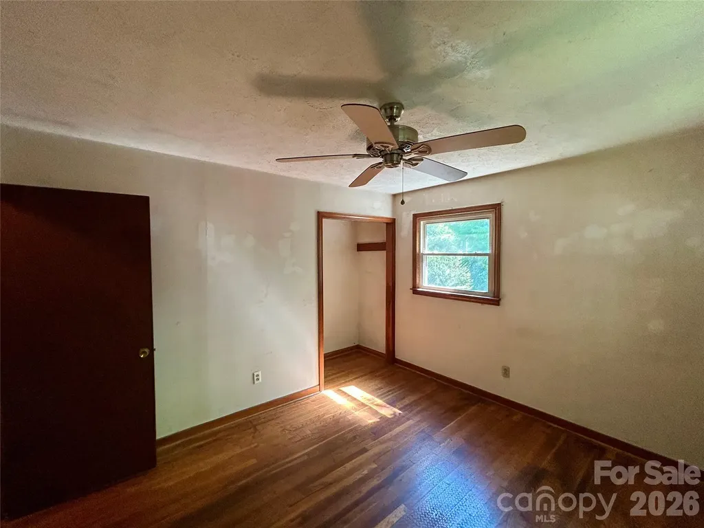 169 Double Island Road Burnsville NC 28714