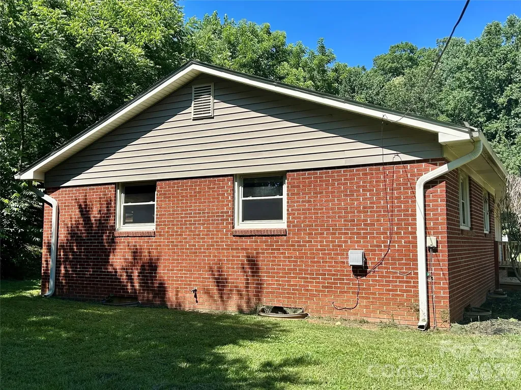 169 Double Island Road Burnsville NC 28714