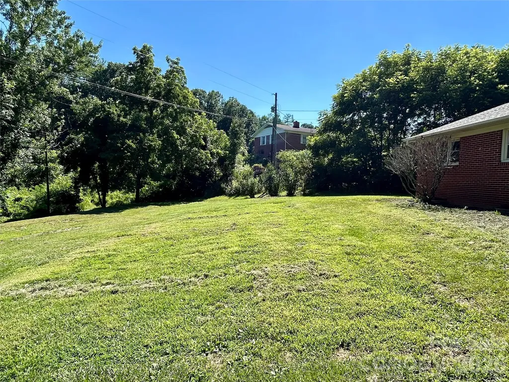 169 Double Island Road Burnsville NC 28714