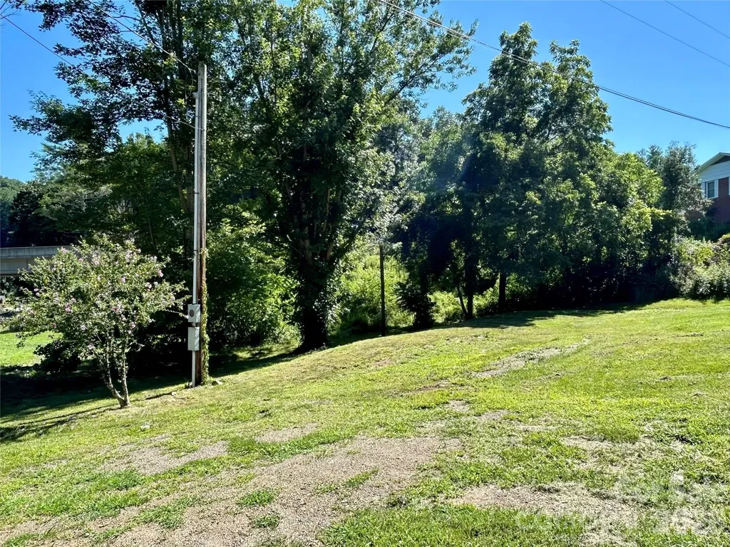 169 Double Island Road Burnsville NC 28714