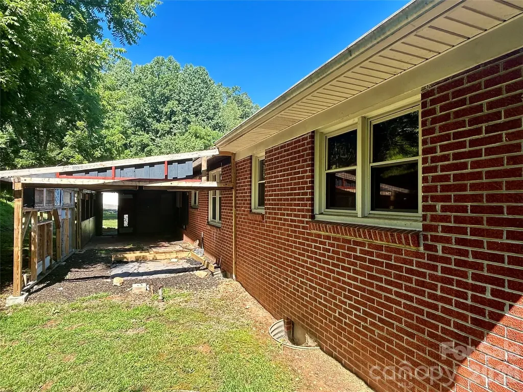 169 Double Island Road Burnsville NC 28714