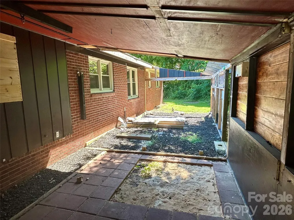 169 Double Island Road Burnsville NC 28714
