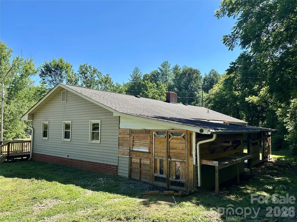 169 Double Island Road Burnsville NC 28714