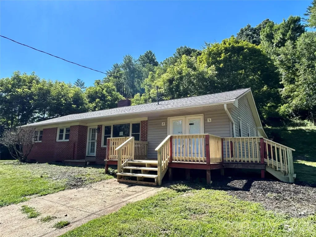 169 Double Island Road Burnsville NC 28714