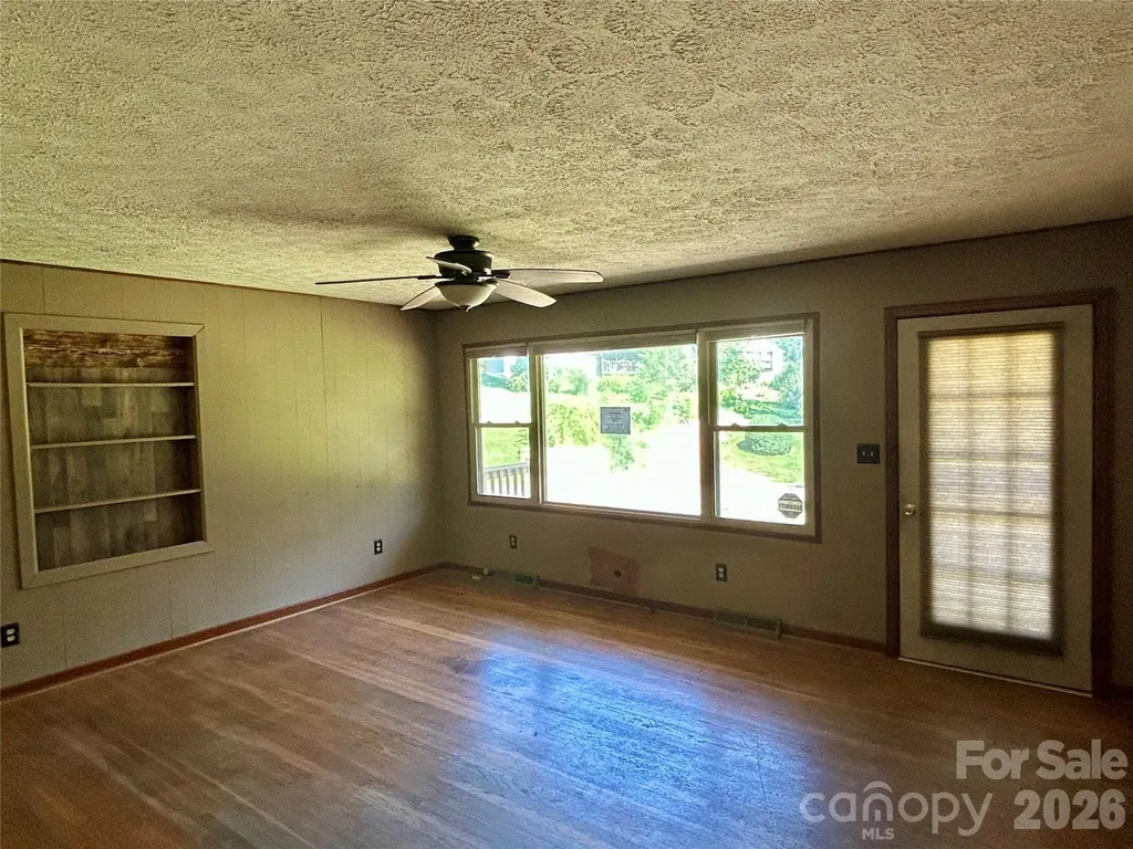 169 Double Island Road Burnsville NC 28714
