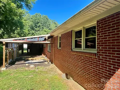 169 Double Island Road Burnsville NC 28714