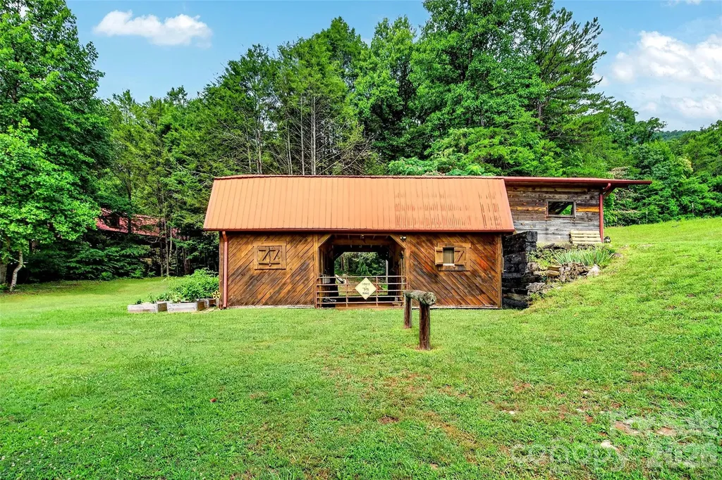 664 Paxton Creek Road Marion NC 28752