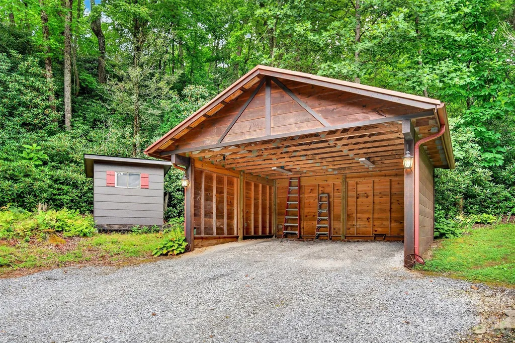 664 Paxton Creek Road Marion NC 28752