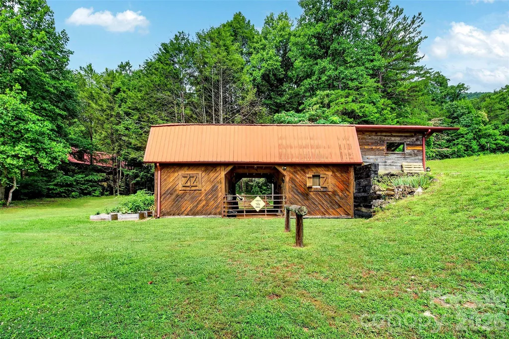 664 Paxton Creek Road Marion NC 28752