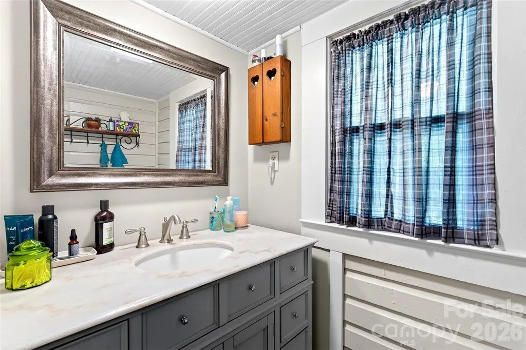 664 Paxton Creek Road Marion NC 28752