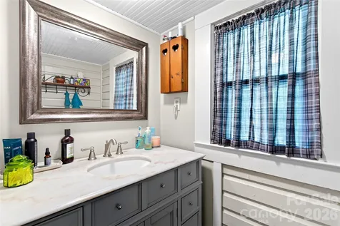 664 Paxton Creek Road Marion NC 28752