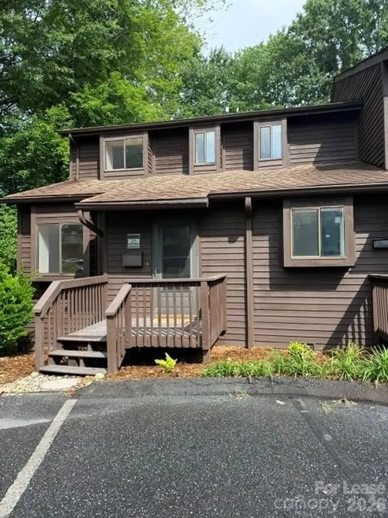 28 11th Avenue NE Hickory NC 28601