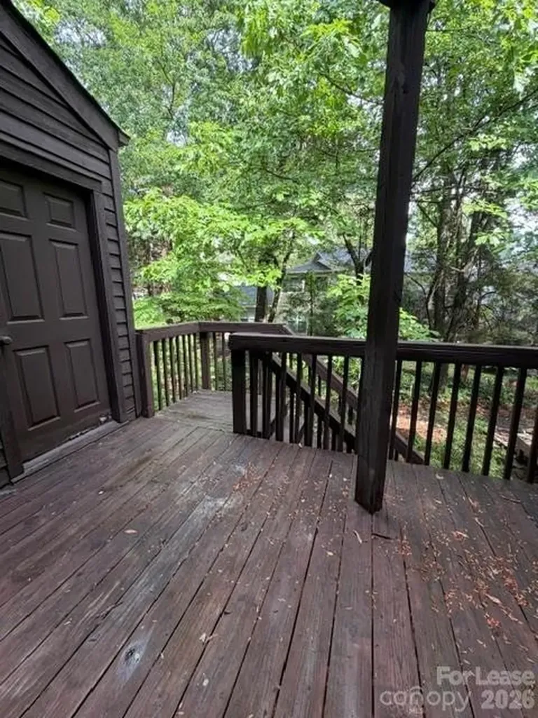 28 11th Avenue NE Hickory NC 28601