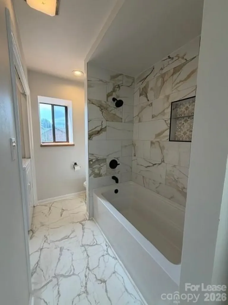 28 11th Avenue NE Hickory NC 28601