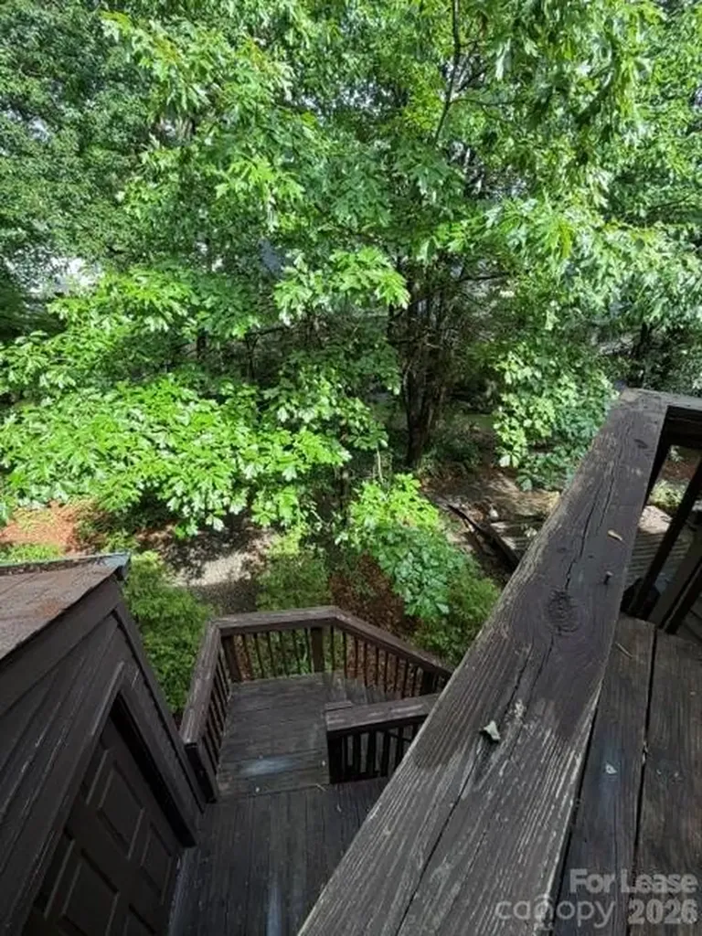 28 11th Avenue NE Hickory NC 28601