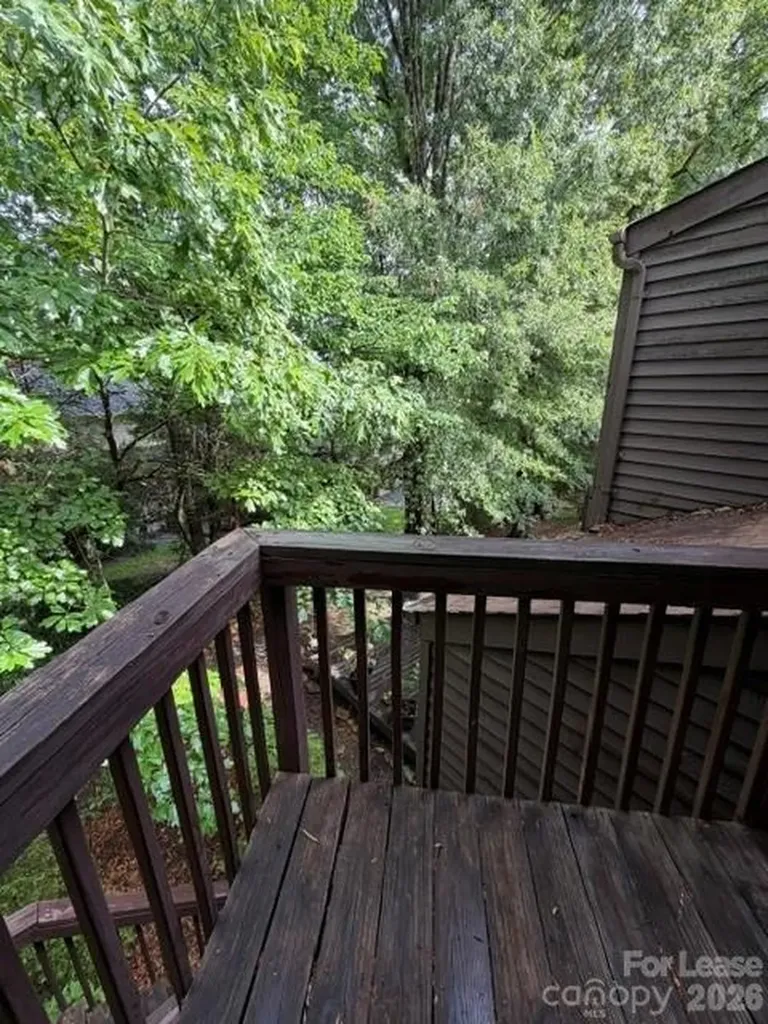 28 11th Avenue NE Hickory NC 28601