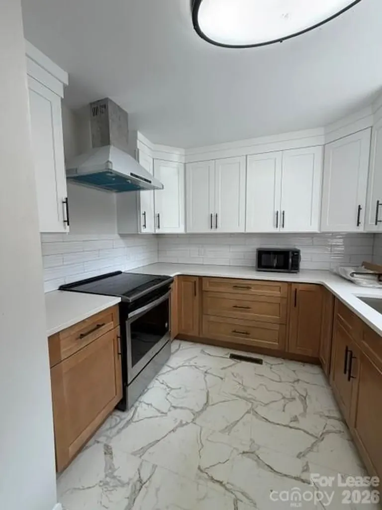 28 11th Avenue NE Hickory NC 28601