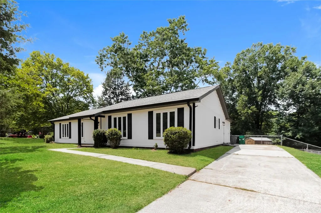 11902 Five Cedars Road Charlotte NC 28226