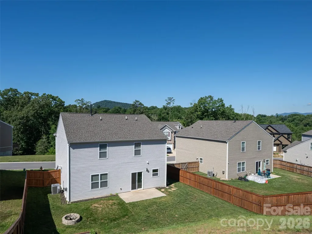 907 Newport Court Asheville NC 28806