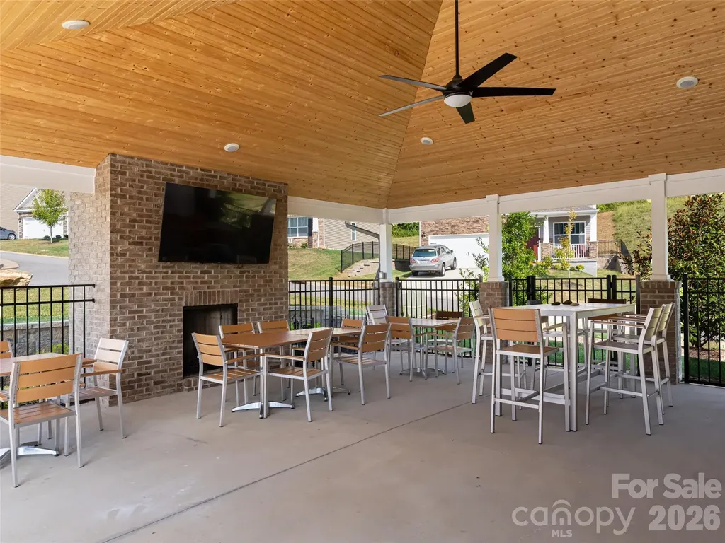 907 Newport Court Asheville NC 28806